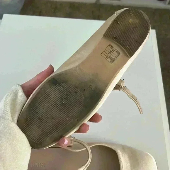 Light pink satin, Forever 21, ballet flats shoes - Picture 4 of 5